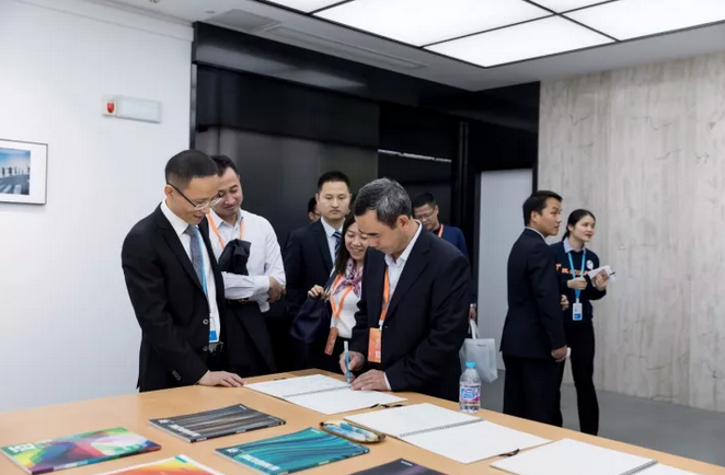 邁克21.png 邁克21.png