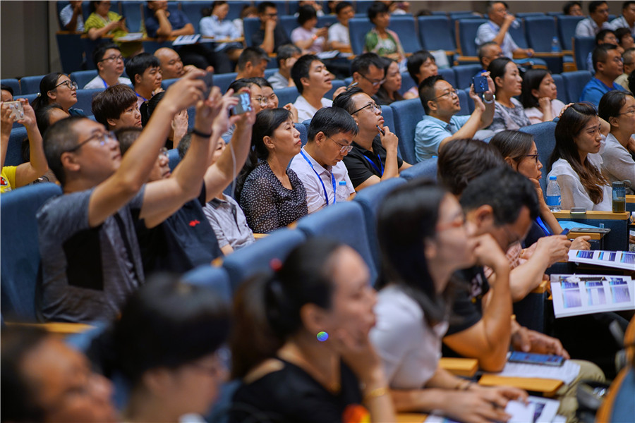 11會(huì)場(chǎng)認(rèn)真學(xué)習(xí).jpg 11會(huì)場(chǎng)認(rèn)真學(xué)習(xí).jpg